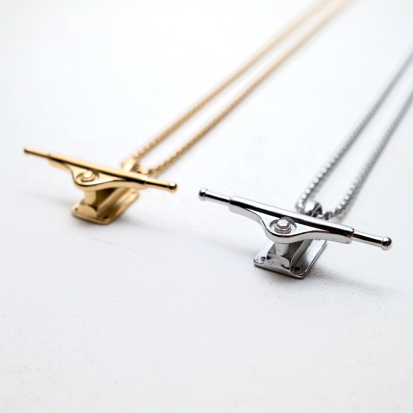 PLAYA FC TRUCK NECKLACE 輪架項練