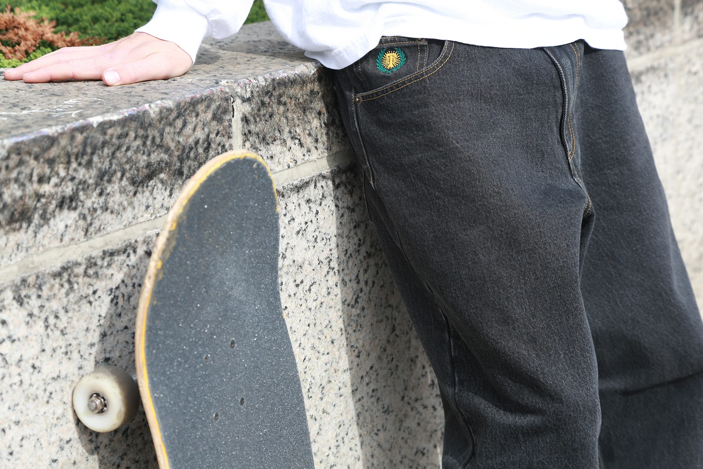 THEORIES PLAZA JEANS BLACK