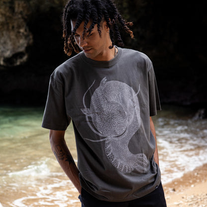 NAMAZU TEE (DARK GREY)